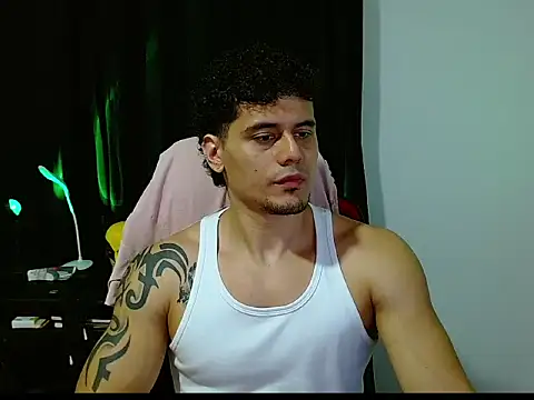 Logan0626 live sex cam