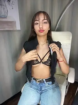 Webcam Model (Nahomy_Pink)  is live.Free join now!