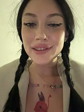 melissa_crazy (F young) - SQUIRT over my legs 💦💦