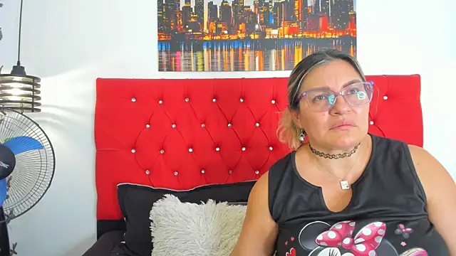 carolinacrus01 live cam profile