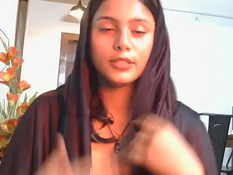 piyyuu (F young) - boobs show