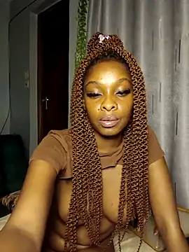 Webcam Model (Yoyo-__)  is live.Free join now!