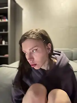 bastet (F young) - Finger in pus