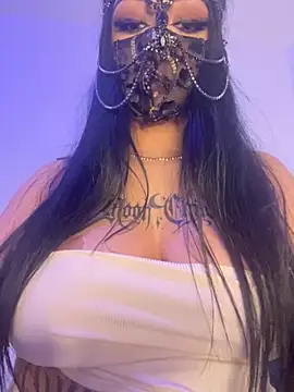 kamila_french's room