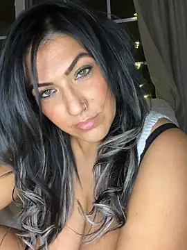 LittleMissEeve live cam profile