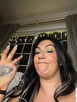 LittleMissEeve live cam profile