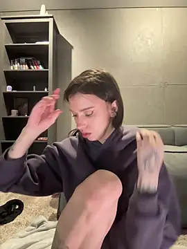 bastet (F young) - Finger in pus