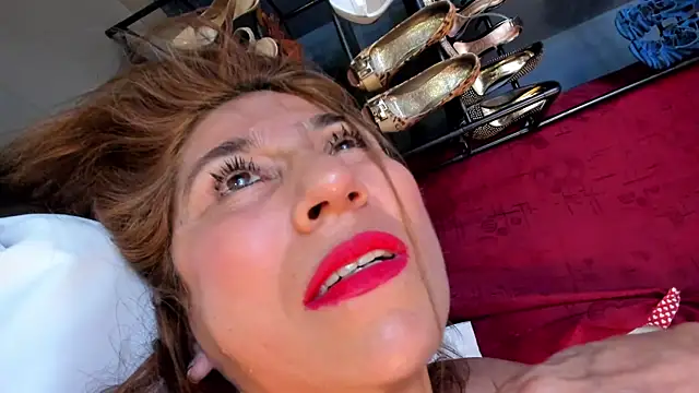 Matureyulyet live cam profile