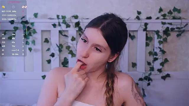 gabriellelynchard (G teen) - lick + suck tongues close to cam