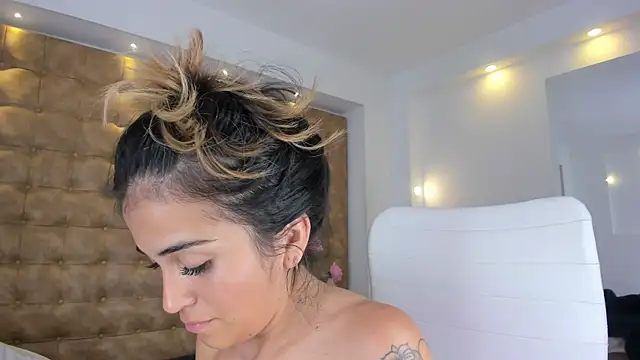 violet_giraldo - Violet_giraldo's free webcam - UK Sex Cams