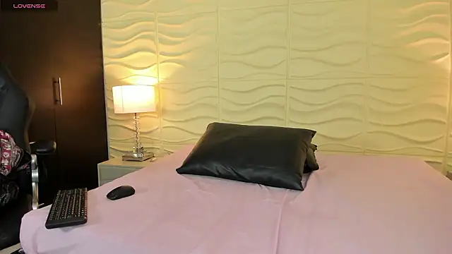 isabelladaft - IsabellaDaft's free webcam - UK Sex Cams