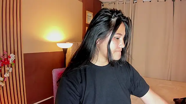 little_ivy - Little_Ivy's free webcam - UK Sex Cams