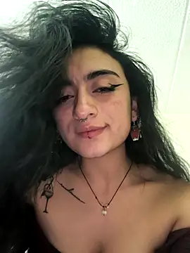 lila_desiree (F young) - Nipple clamps and oil show