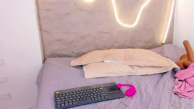 shanntal_ (F young) - Fingering pussy 💦until squirt 2nd round