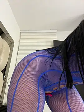 alisson_foxxx1 (Ask my age) - open my legs + rub my clit close up