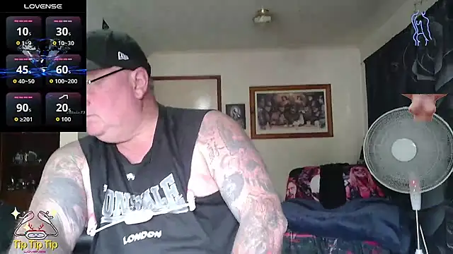 kinkyblueyes69 (M mature) - NAKED