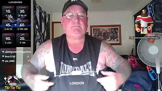 kinkyblueyes69 (M mature) - NAKED