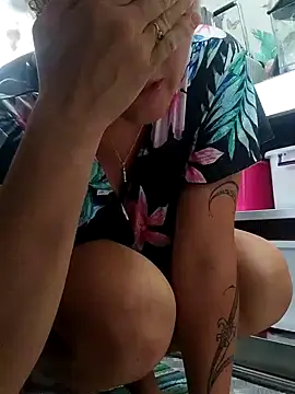 emiliemilf (F milf) - Flash fesse