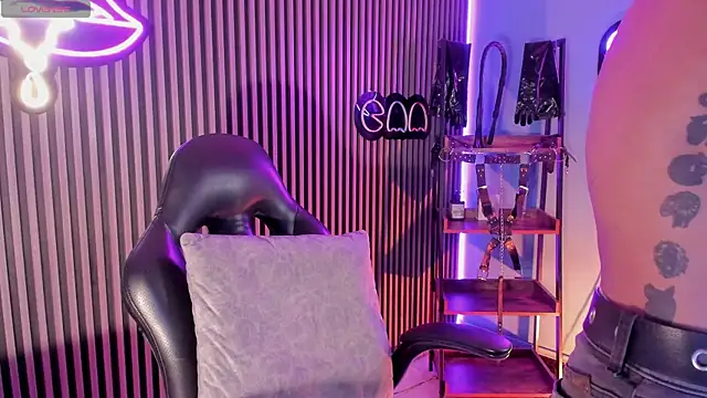 maximoking26 (M young) - Doggy style + 1 finger in my ass 😏😈