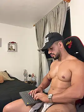 ezzio_scolaro - Ezzio_Scolaro's free webcam - UK Sex Cams