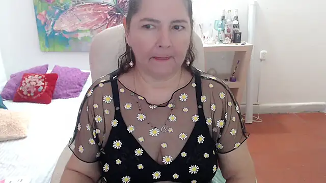 leonela_69 live cam profile