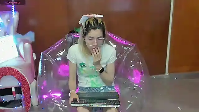 skinygirl - Skinygirl's free webcam - UK Sex Cams