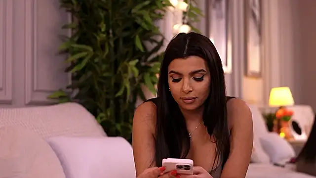 nicolecellini (F young) - bite my lips and kiss my neck 💋