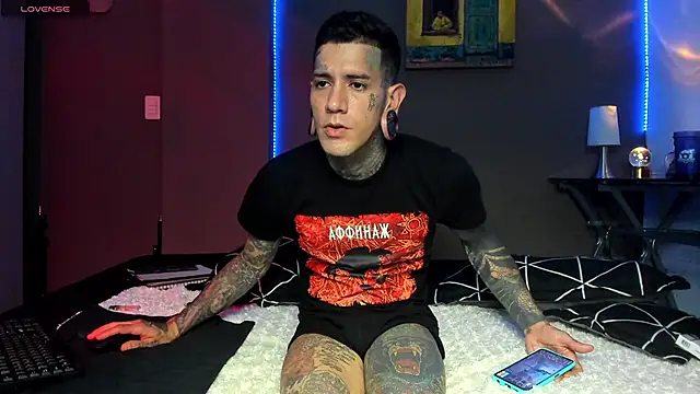 cleoo_jhonny - Cleoo_jhonny's free webcam - UK Sex Cams