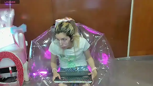 Preview of skinygirl