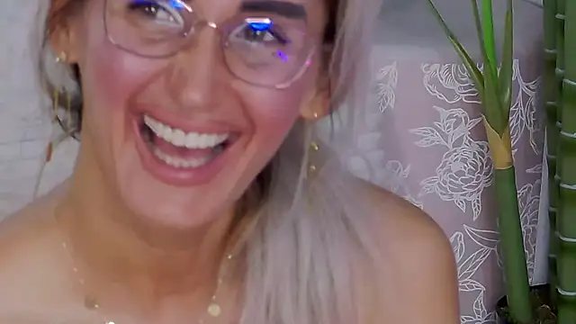 IsabelleEthan live cam profile