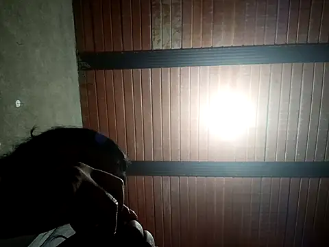 Giselabrunette25 live cam profile