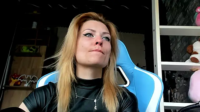 karo123421 - Karo123421's free webcam - UK Sex Cams