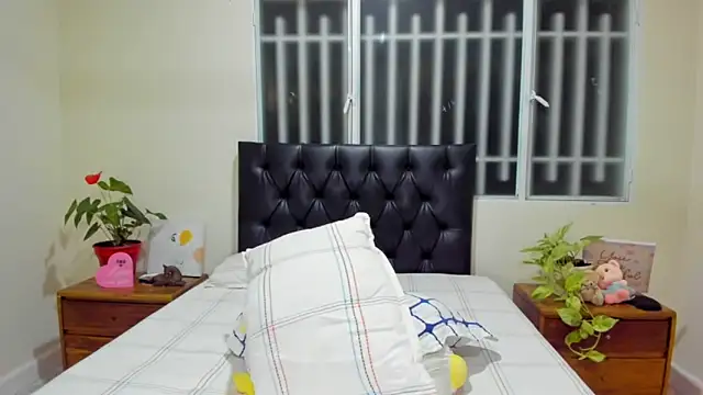 alessandra_01 - Alessandra_01's free webcam - UK Sex Cams