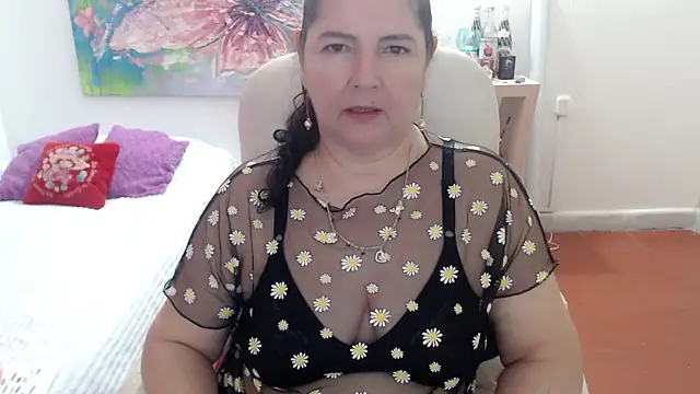 leonela_69 live cam profile