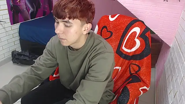 massimoferrera303av (M twink) - Play with my pussy for u ... omg