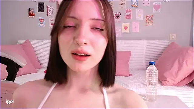 lexi_bottom (F teen) - SPLASH SOME WATER ON BODY