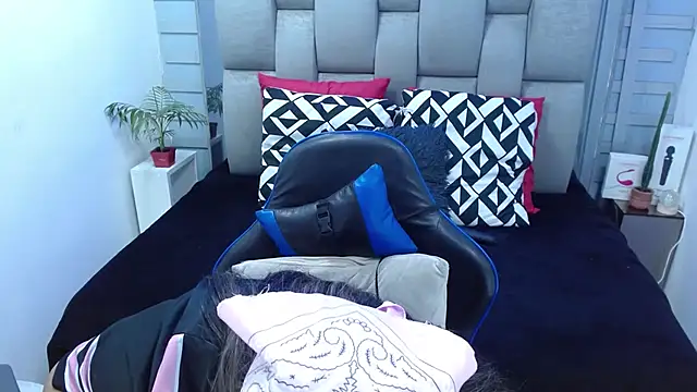 evelin_zaens - Evelin_zaens's free webcam - UK Sex Cams