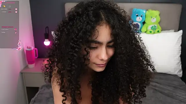 Victoria_Curly