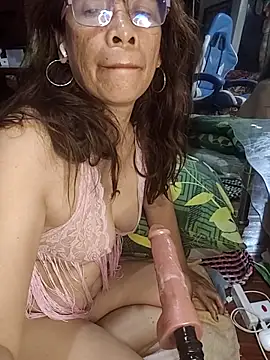 Webcam Model (HotsexyNaughtysweetbaby)  is live.Free join now!