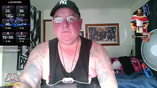 kinkyblueyes69 (M mature) - NAKED oil cock n balls