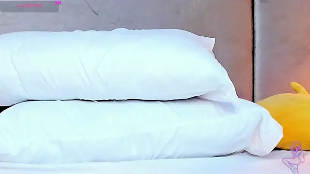 isabel_sofiaa - Isabel_sofiaa's free webcam - UK Sex Cams