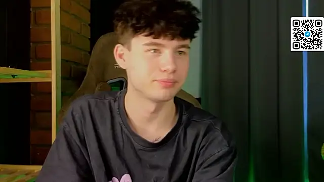 cute_mike (M twink) - show cock