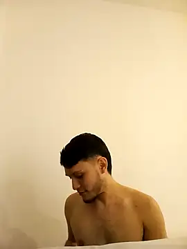 tommyyoung77 (M twink) - Take a quick shower with me, Tommy 🥴