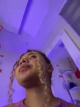 gab_0212 (F teen) - aquote on tits