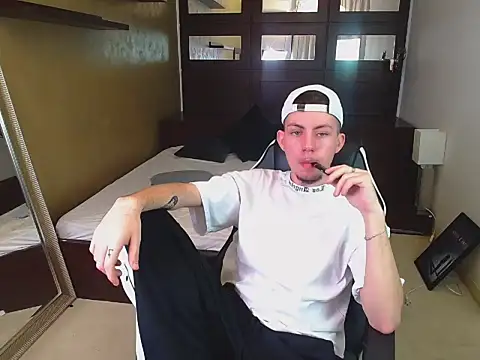 krewvaughn - KrewVaughn's free webcam - UK Sex Cams