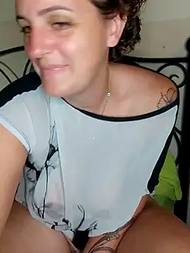 emiliemilf live cam profile