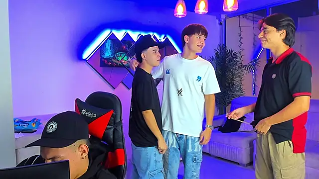 Houseofwarrios's Colombian male cam and chat room