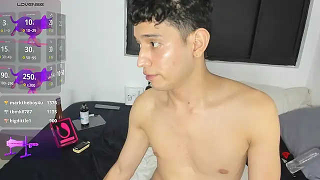 Benjamin_Buster live sex cam