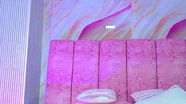 emmacurvy (F young) - Show anal glass dildo