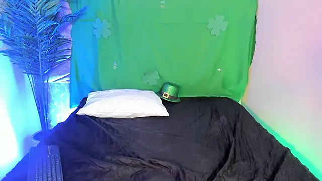 yayis_betancur (F young) - Spit a lot boobs and spanks